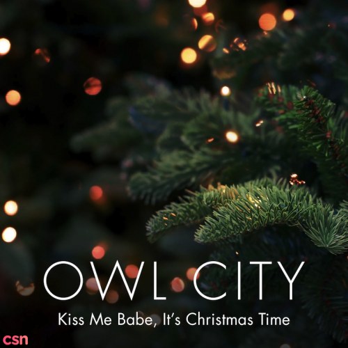 Kiss Me Babe, It's Christmas Time (Single)